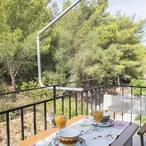 κάντε κράτηση εδώ